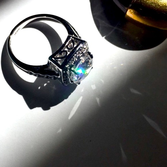 Jewelry - NWOT Crystal Statement Ring